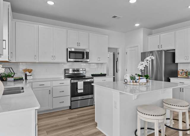Property at 202 Boson Ct, Columbia, TN 38401, 4 beds, 2.5 baths