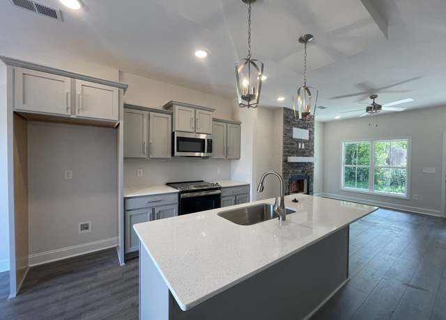 Property at 54 Charleston Cv, Clarksville, TN 37043, 3 beds, 2.5 baths