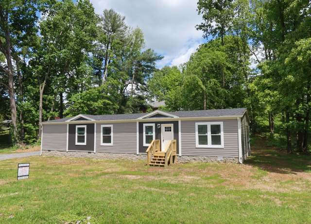 Property at 1216 Hollis Ln, Lafayette, TN 37083, 4 beds, 2 baths