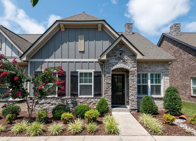 Property at 140 Kings Knoll Blvd, Gallatin, TN 37066, 2 beds, 3 baths
