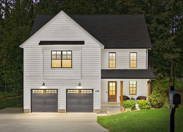 Property at 699 Hogan Rd, Clarksville, TN 37043, 4 beds, 2.5 baths