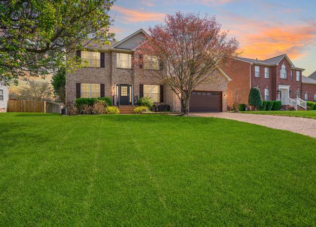 Property at 133 Grove Ln S, Hendersonville, TN 37075, 4 beds, 2.5 baths