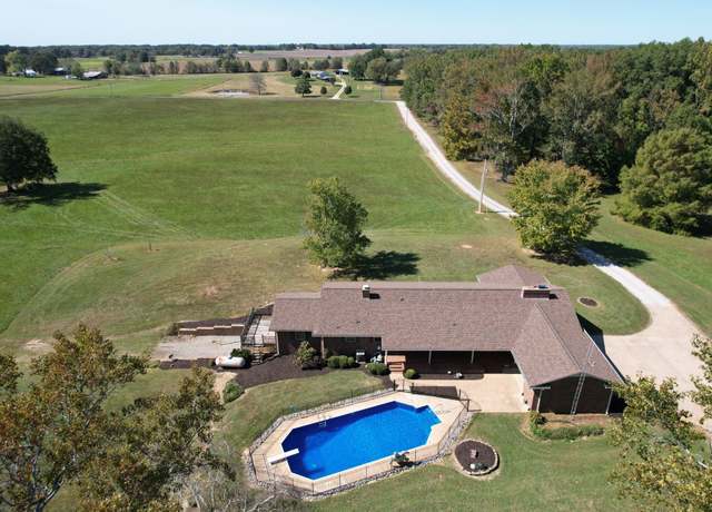 Property at 28 Ok Rd, Lawrenceburg, TN 38464, 3 beds, 2 baths