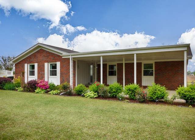 Property at 401 Longview St, Athens, AL 35611, 3 beds, 1.5 baths