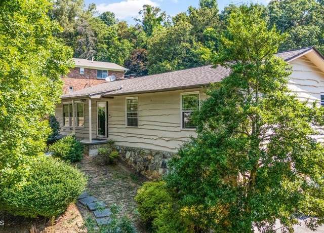 Property at 1622 Hightop Trl, Knoxville, TN 37923, 4 beds, 3 baths