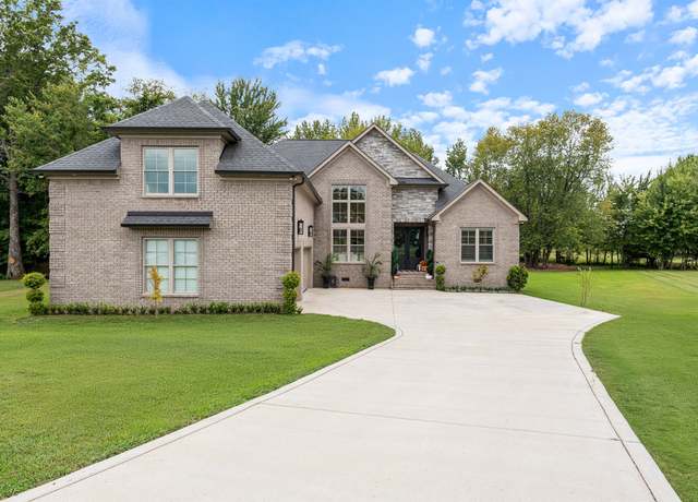 Property at 1030 Founders Ln, Portland, TN 37148, 3 beds, 2.5 baths