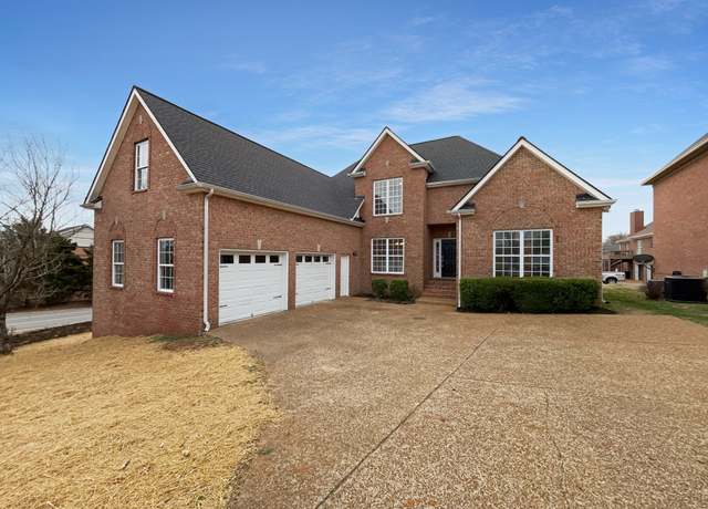 Property at 101 Country Hills Dr, Hendersonville, TN 37075, 4 beds, 3 baths