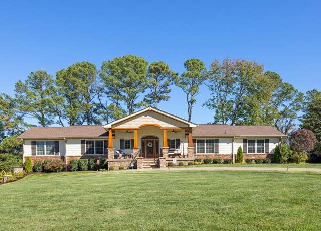 Property at 152 Fairways Dr, Hendersonville, TN 37075, 4 beds, 3 baths