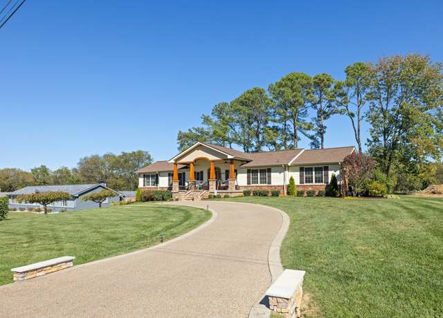 Property at 152 Fairways Dr, Hendersonville, TN 37075, 4 beds, 3 baths