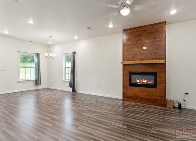 Property at 598 Collins River Dr, Rock Island, TN 38581, 4 beds, 2 baths