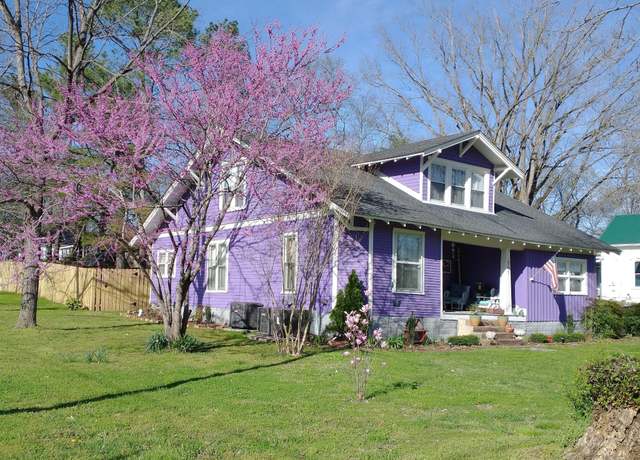 Property at 201 Cumberland St, Bell Buckle, TN 37020, 4 beds, 3 baths