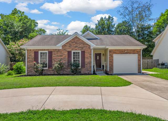 Property at 2282 Ermine Dr, Clarksville, TN 37043, 3 beds, 2 baths