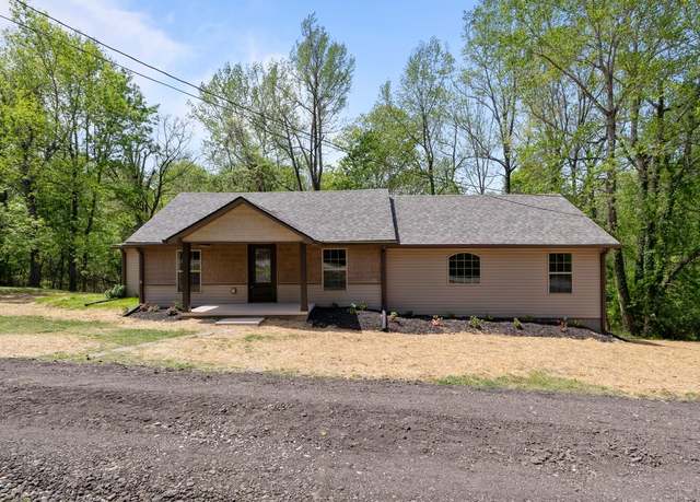 Property at 1500 Cumberland Heights Rd, Clarksville, TN 37040, 3 beds, 2.5 baths