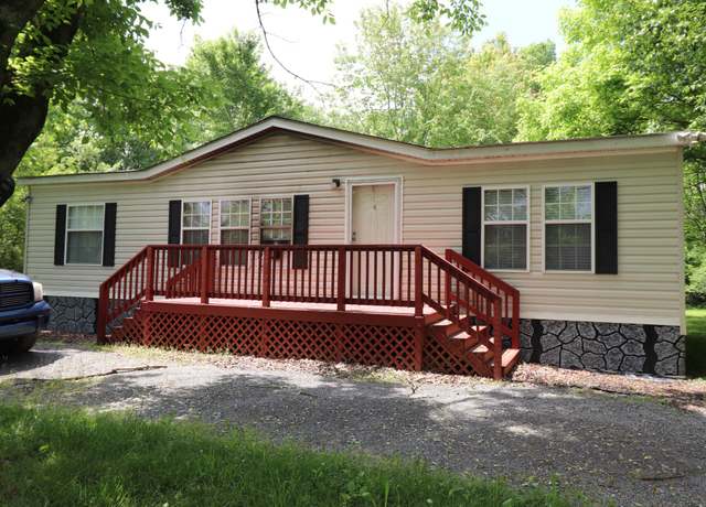 Property at 697 Sadlers Chapel Rd, Lafayette, TN 37083, 3 beds, 2 baths