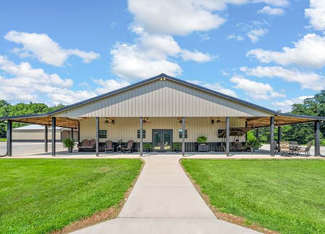 Property at 950 Choate Rd, Dickson, TN 37055, 2 beds, 2.5 baths