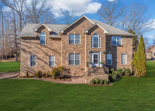 Property at 1034 Ridglea Dr, Burns, TN 37029, 4 beds, 3.5 baths