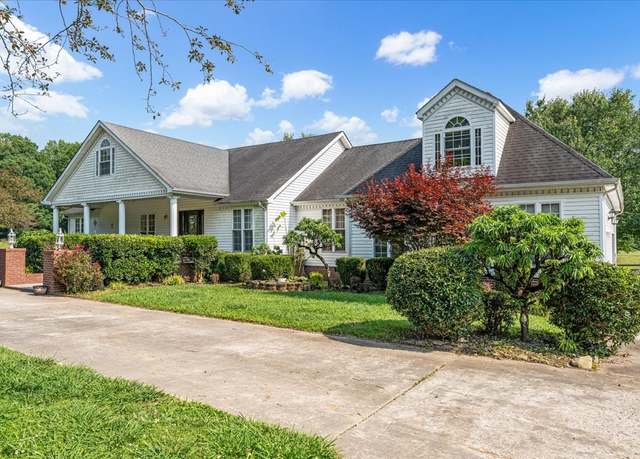 Property at 431 Jack Thomas Dr, Manchester, TN 37355, 3 beds, 2.5 baths