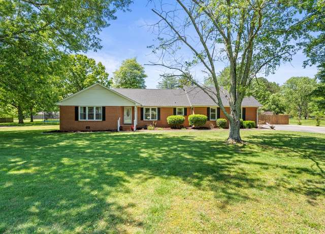 Property at 500 Twelve Oaks Rd, Tullahoma, TN 37388, 4 beds, 3.5 baths