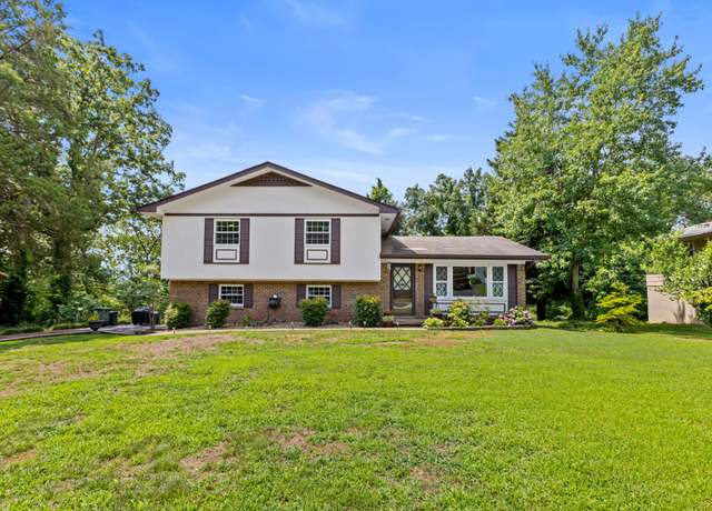 Property at 818 Sutton Dr, Hixson, TN 37343, 3 beds, 2 baths