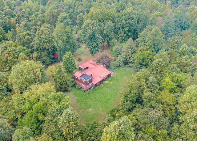 Property at 999 Stewart Rd, Dickson, TN 37055, 3 beds, 2 baths