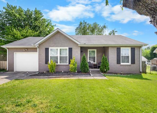 Property at 304 Fitzgerald Dr, Clarksville, TN 37042, 3 beds, 2 baths