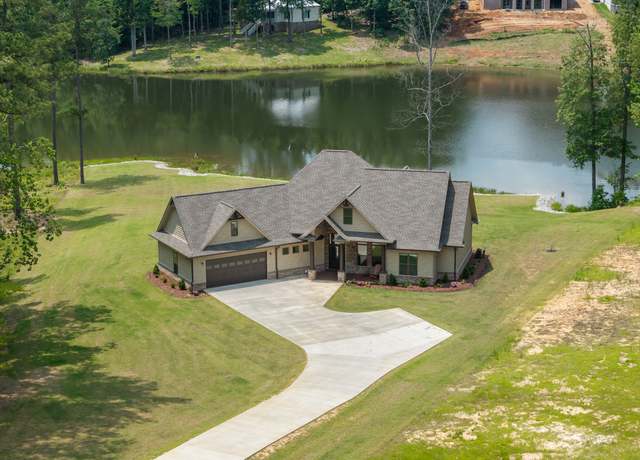 Property at 185 Stately Oak Dr, Huntingdon, TN 38344, 4 beds, 2 baths