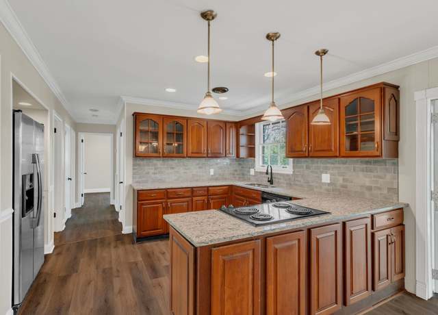 Property at 303 Nokes Dr, Hendersonville, TN 37075, 3 beds, 1.5 baths