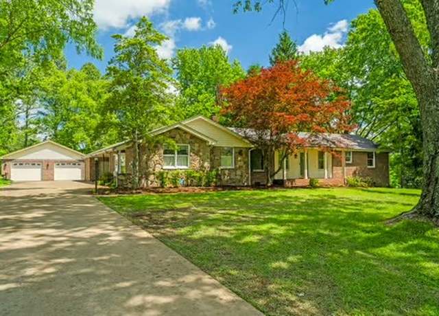 Property at 302 Hunters Ln, Hendersonville, TN 37075, 3 beds, 2 baths