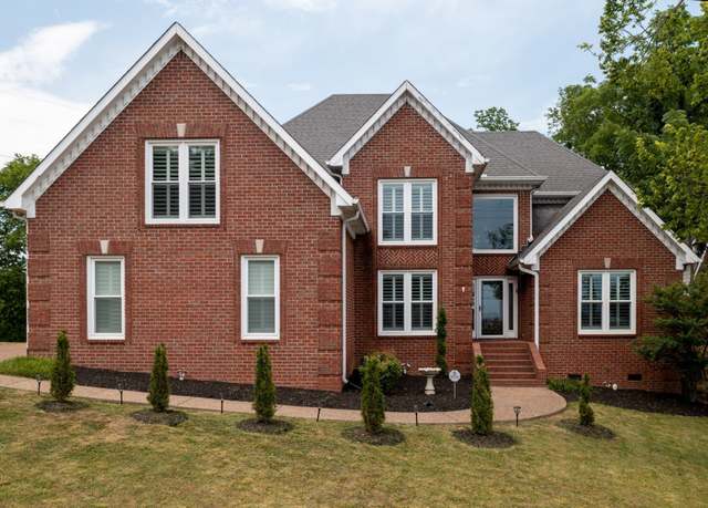 Property at 108 Country Hills Dr, Hendersonville, TN 37075, 4 beds, 3.5 baths