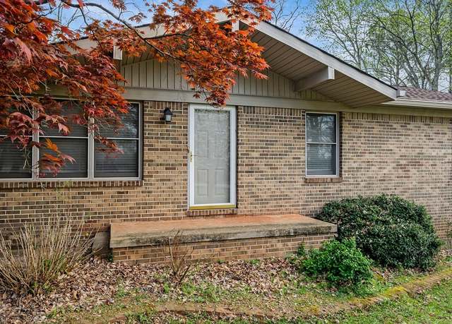 Property at 207 Sugar Hill Dr, Sparta, TN 38583, 4 beds, 2.5 baths