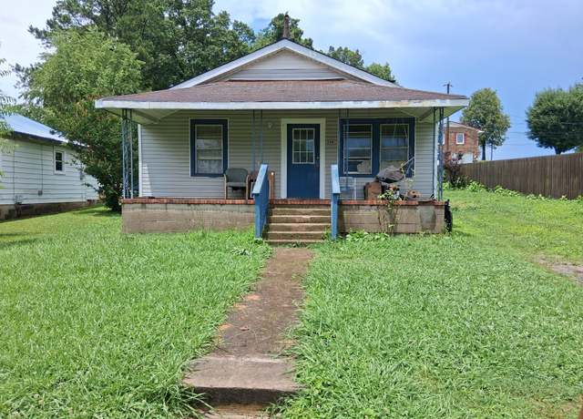 Property at 304 Simpson St, Lawrenceburg, TN 38464, 2 beds, 1 bath