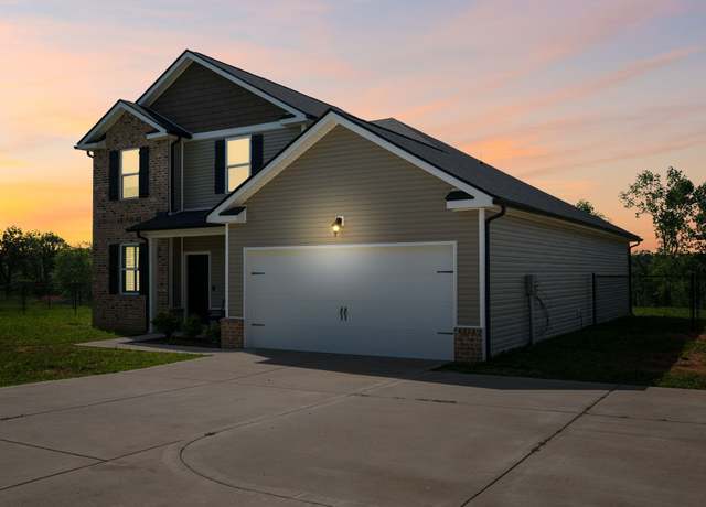 Property at 102 Murrell Rd, Dickson, TN 37055, 4 beds, 2.5 baths