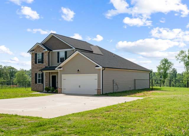 Property at 102 Murrell Rd, Dickson, TN 37055, 4 beds, 2.5 baths