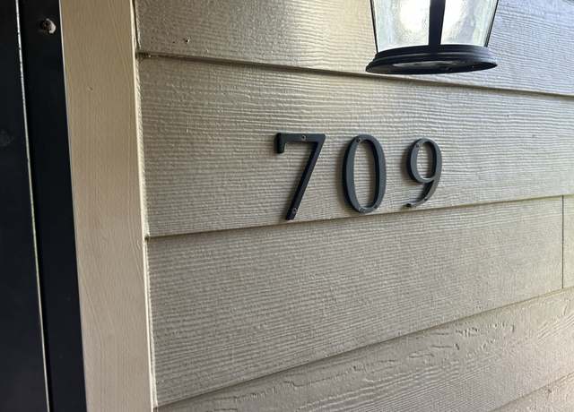 Property at 709 Ashlawn Pl, Nashville, TN 37211, 2 beds, 1 bath
