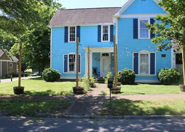 Property at 211 Maple St E, Fayetteville, TN 37334, 4 beds, 2.5 baths