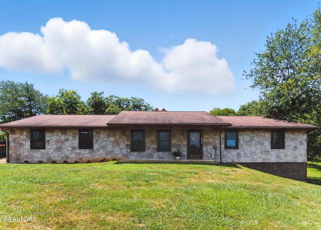 Property at 926 Weaver Hill Dr, Maryville, TN 37803, 3 beds, 2 baths