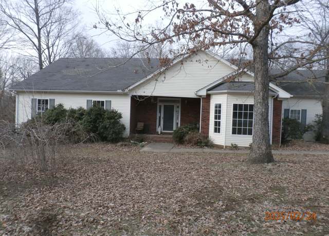 Property at 1029 Cross Country Dr, Kingston Springs, TN 37082, 4 beds, 2.5 baths