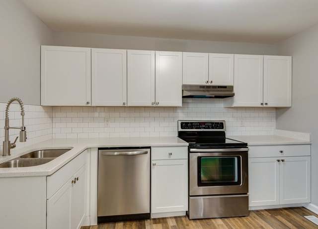 Property at 904 43rd Ave N, Nashville, TN 37209, 4 beds, 2 baths
