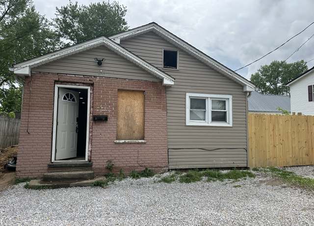 Property at 923 W 2nd St, Hopkinsville, KY 42240, 2 beds, 1 bath
