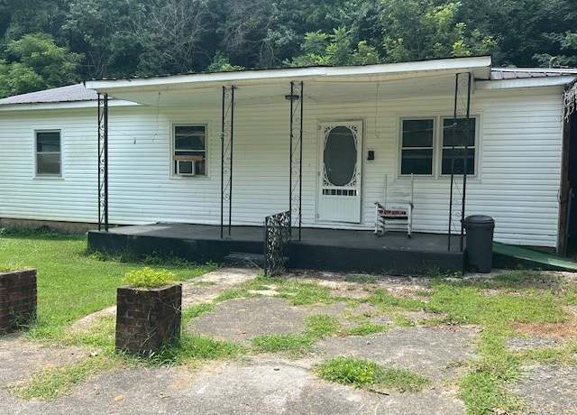 Property at 55 Buck Ln, Estill Springs, TN 37330, 4 beds, 1 bath