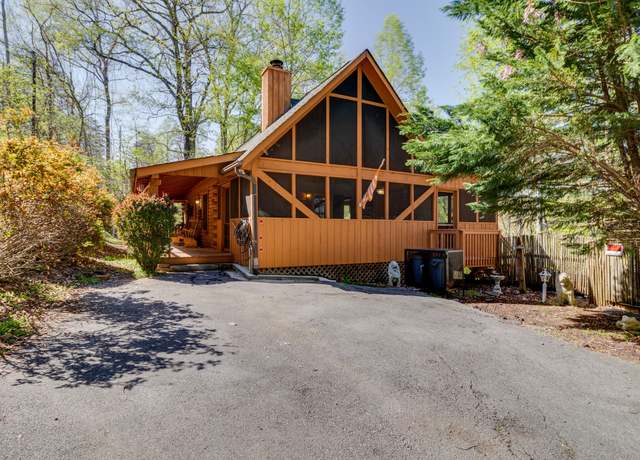 Property at 1634 Ridgecrest Dr, Sevierville, TN 37876, 2 beds, 2.5 baths