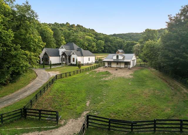 Property at 4450 Savage Pointe Pvt Dr, Franklin, TN 37064, 5 beds, 4.5 baths