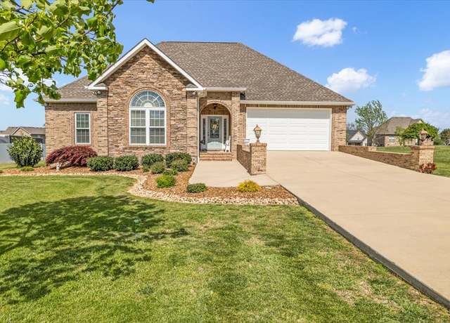 Property at 190 Stonegate Dr, Smithville, TN 37166, 3 beds, 2.5 baths