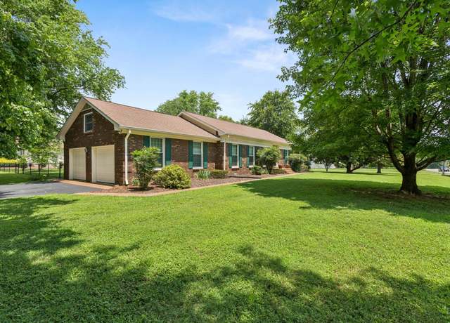 Property at 631 Bonita Pkwy S, Hendersonville, TN 37075, 4 beds, 2 baths