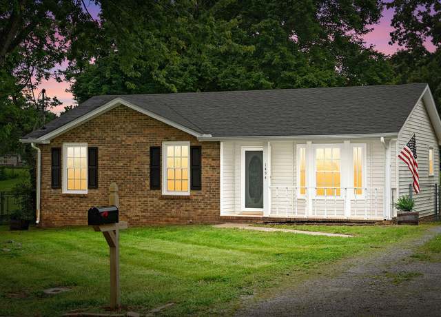 Property at 1494 Nichols Dr, Clarksville, TN 37042, 3 beds, 1 bath