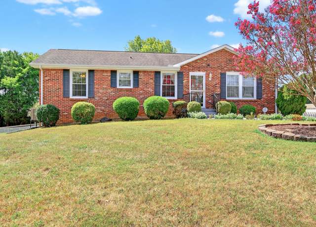 Property at 330 Bancroft Dr, Clarksville, TN 37042, 4 beds, 2.5 baths