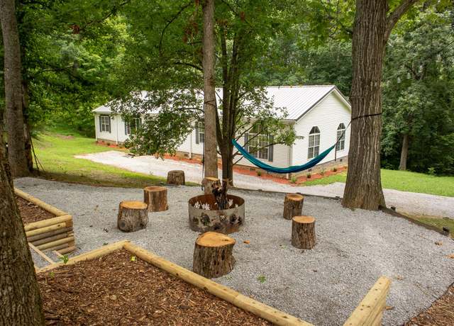 Property at 1005 Peery Rd, Kingston Springs, TN 37082, 4 beds, 2 baths