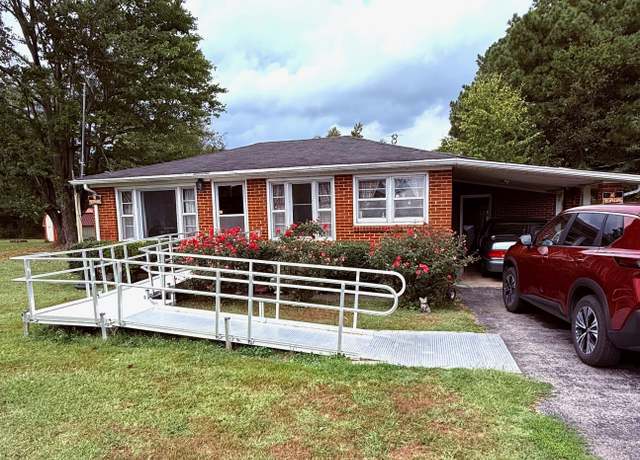 Property at 200 Bratton Ave, Lafayette, TN 37083, 2 beds, 1 bath