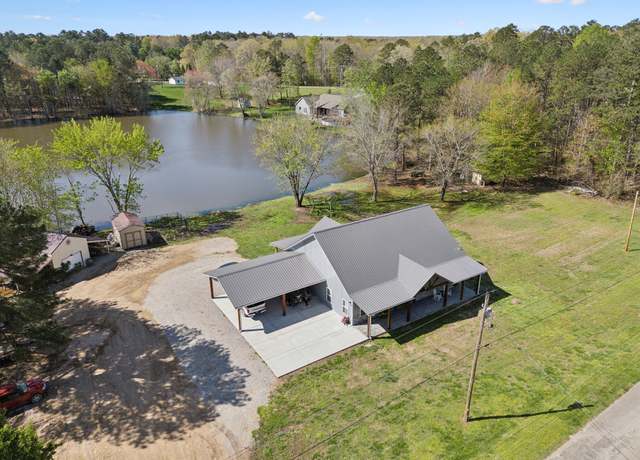 Property at 208 Lakeview Dr, Hohenwald, TN 38462, 3 beds, 2 baths