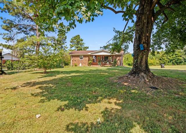 Property at 316 N Main St, Erin, TN 37061, 3 beds, 2.5 baths